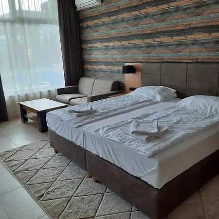 бутикови студиа брита クラネヴォ